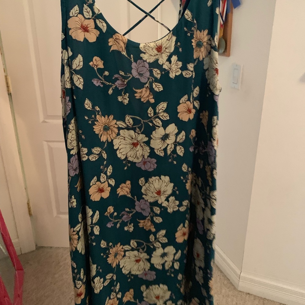 Cute flowy dress!